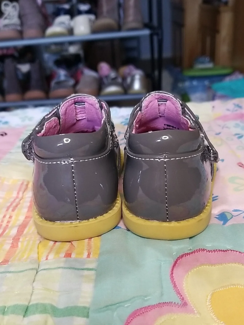 Livie & Luca Gray Patent Leather Mary Janes w/Teal Suede Flowers Size 4 Blossoms